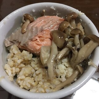 秋の味覚ごはん！鮭としめじ！